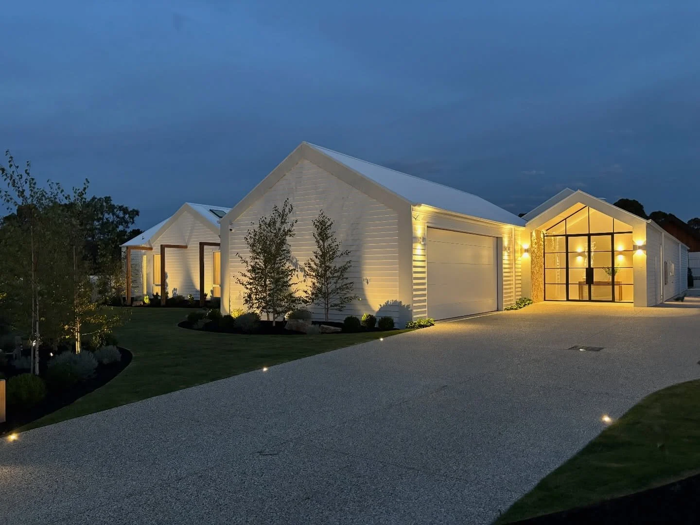 Haven at dusk ✨

We can&rsquo;t wait to share more of our recent shoots with you all. Our Haven project looked extra beautiful once the sun had set. 
.
.
.
#customhomebuilder #morningtonpeninsulabuilder #customhome #coastalhome