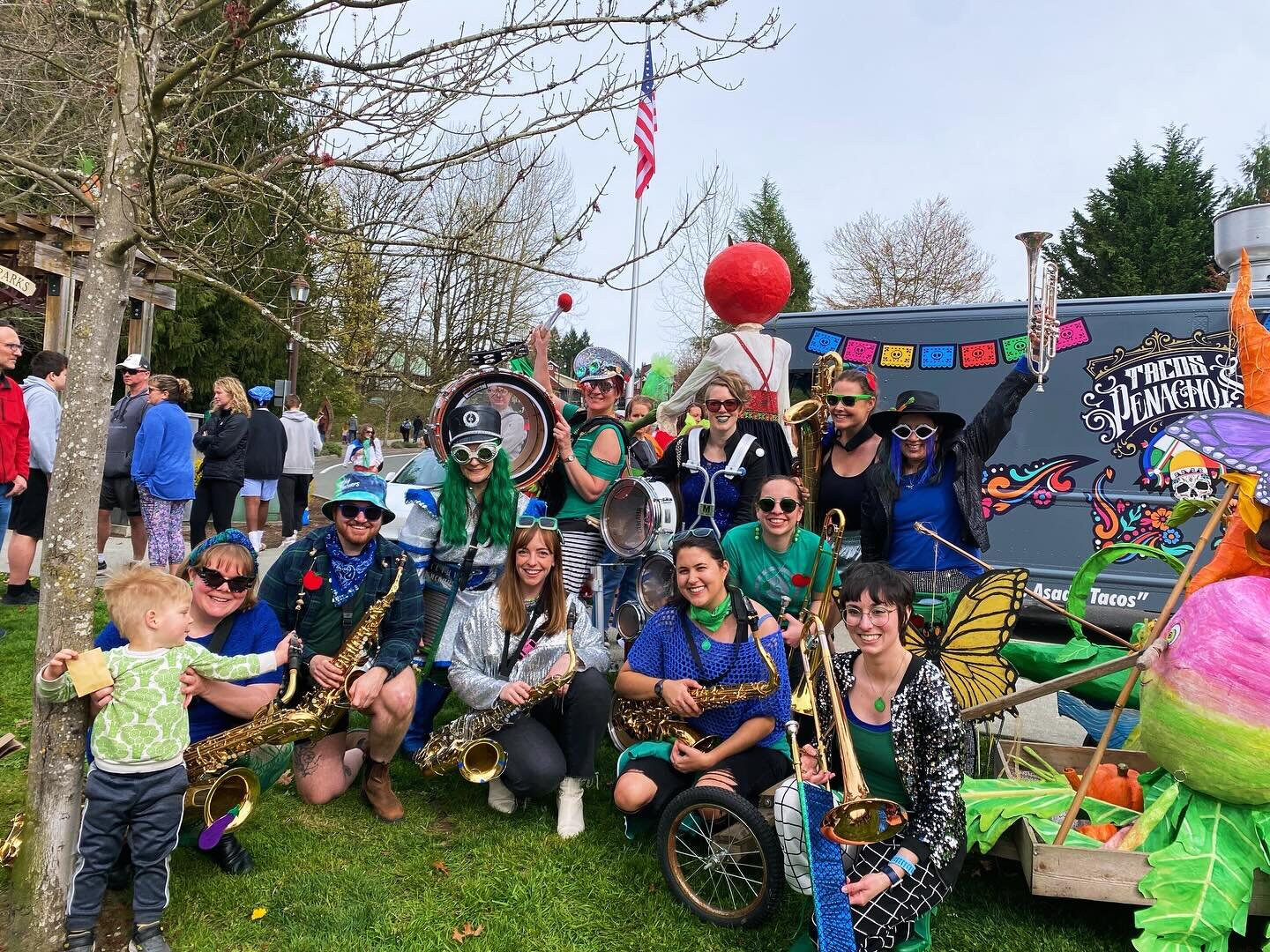 March of the Vegetables parade in Duvall, WA! Nothing beets this gig 🫛🥦🥕😍🎺🎷🥁