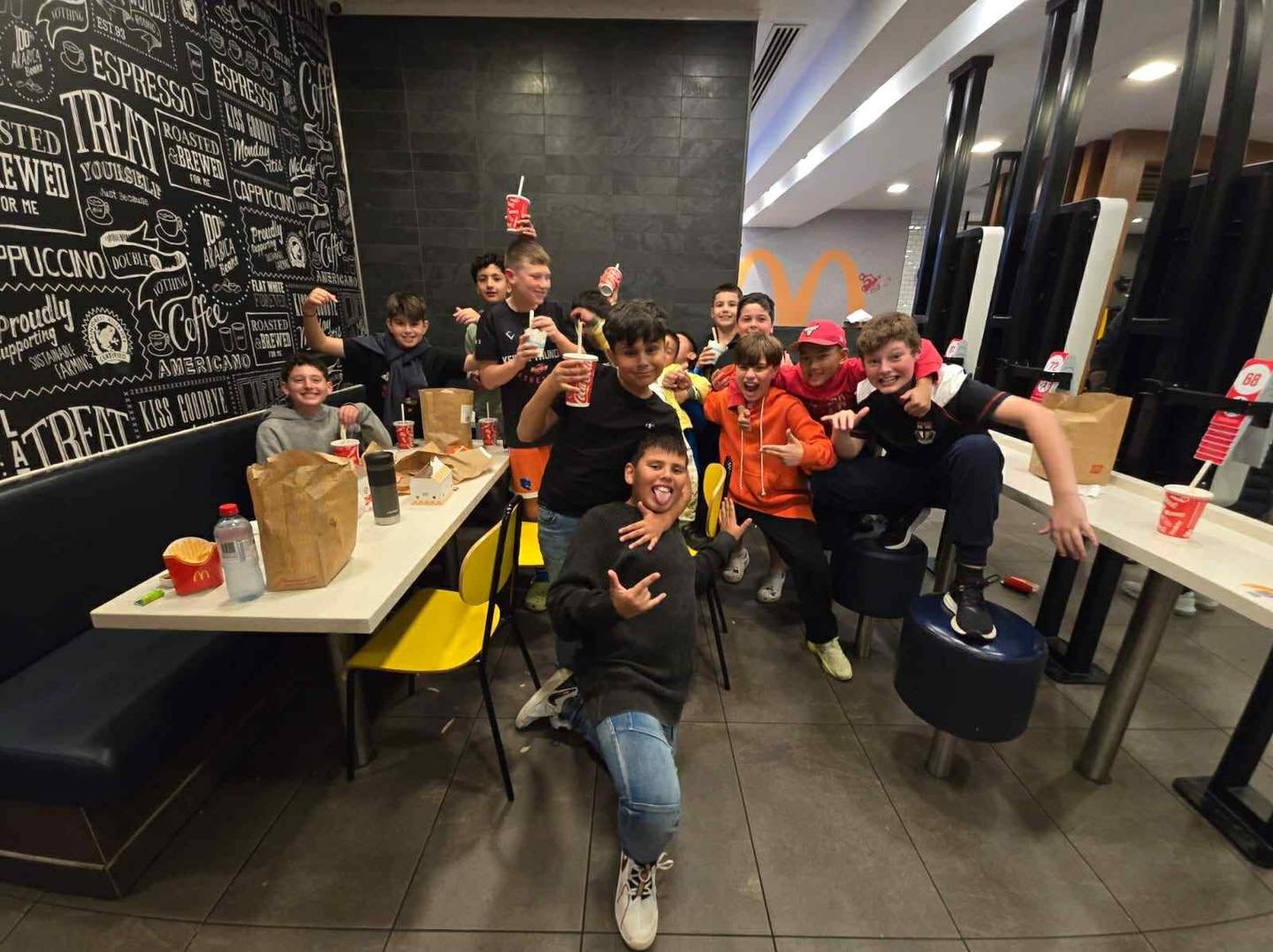 Great to see some of our U12 and U14 Boys teams spending time together away from footy and bonding at @mcdonaldsau Caroline Springs and @slices_restaurant!
Looks like you all had loads of fun 😆