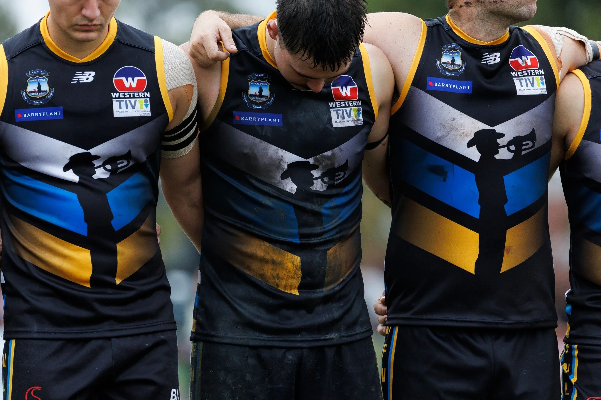 An honour to play on this special day.

Our Senior Men and Women will once again run out in our specially designed ANZAC guernseys, with courage and mateship driving them through to the final siren.

Today, and everyday, Lest We Forget ❤️