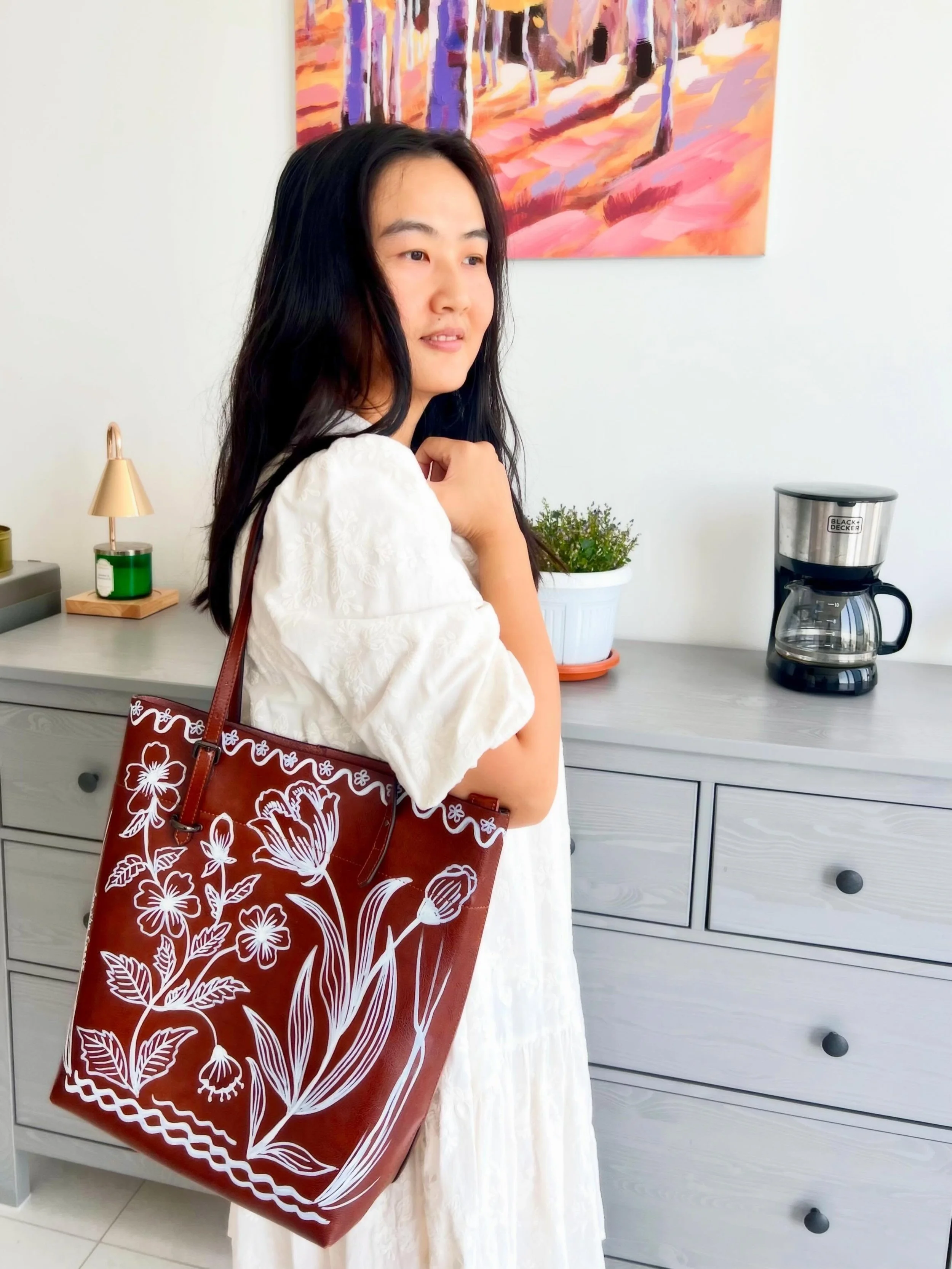 When you are a designer, of course you use an acrylic marker to beautify your leather tote just because you can. 😊

#uaeartist #customleatherwork #surfacepatterndesigner #totebagdesign #patterndesigns