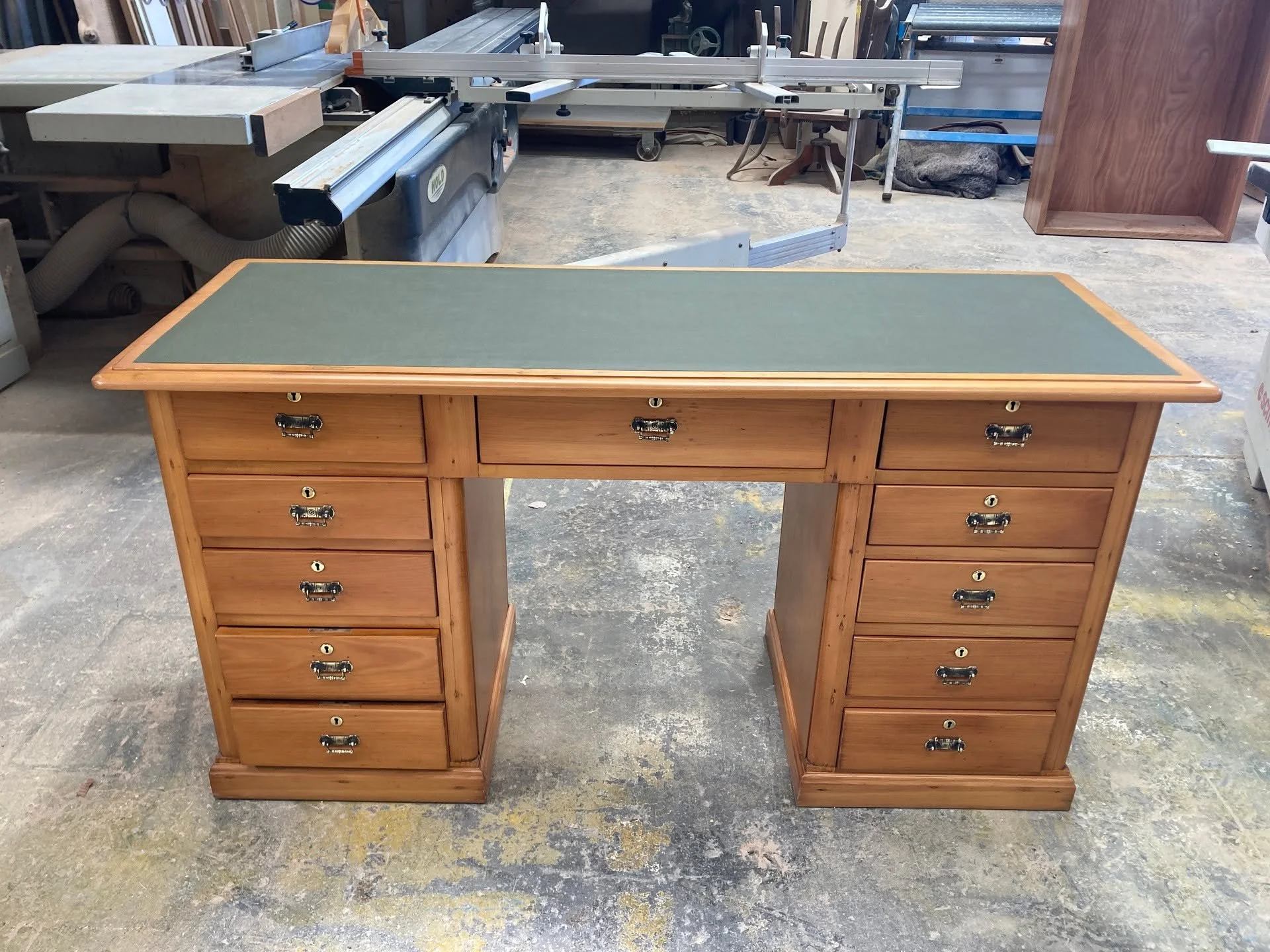 What a transformation by the team at Hagans! With this beautiful Ladies Double Pedestal Pine Desk with a Heritage Green Leather Insert #restoration #familyheirloom #desk #haganfurnitureandtimberwork #restore #furniture #doublepedestaldesk