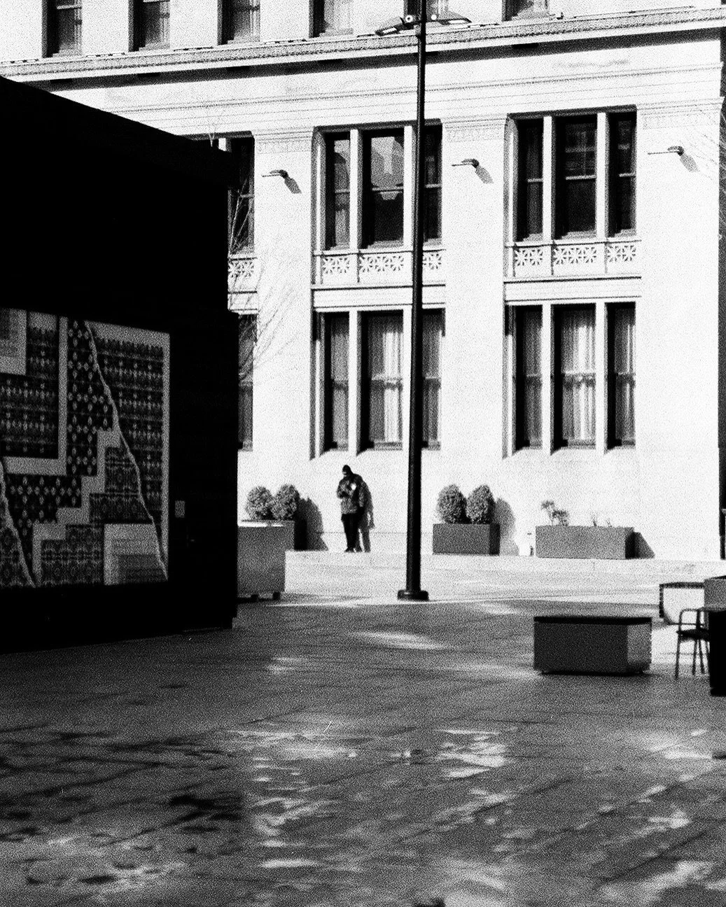 They stood there just long enough for me to catch them.
Right after I took the second shot, they were gone.
#streetphotography #35mm #philly