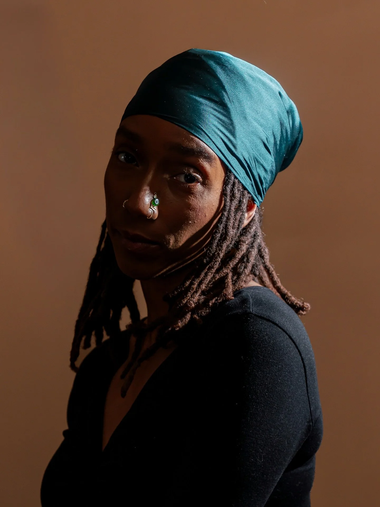 It&rsquo;s been a while&hellip;
Maybe I should post some photography?? @just.aaminah and I connected all the way back in september and captured some dope headshots. This shot reminded of the painting &ldquo;Girl With Pearl Earring&rdquo;.

#philly #p