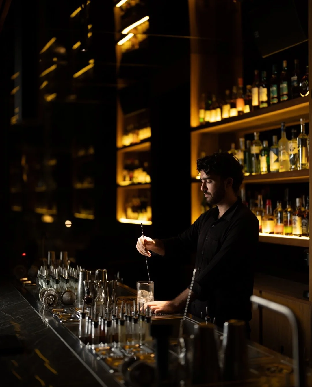 Precision, one pour at a time. 🥃

This is what &ldquo;same standard every night&rdquo; looks like for Alessandro &mdash; steady hands, the right pour, and a garnish that finishes the job properly. No shortcuts, no rushing it.

Swipe through to watch