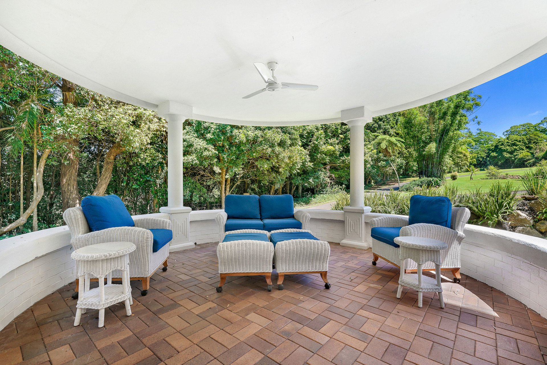 Outdoor Patio Lounge