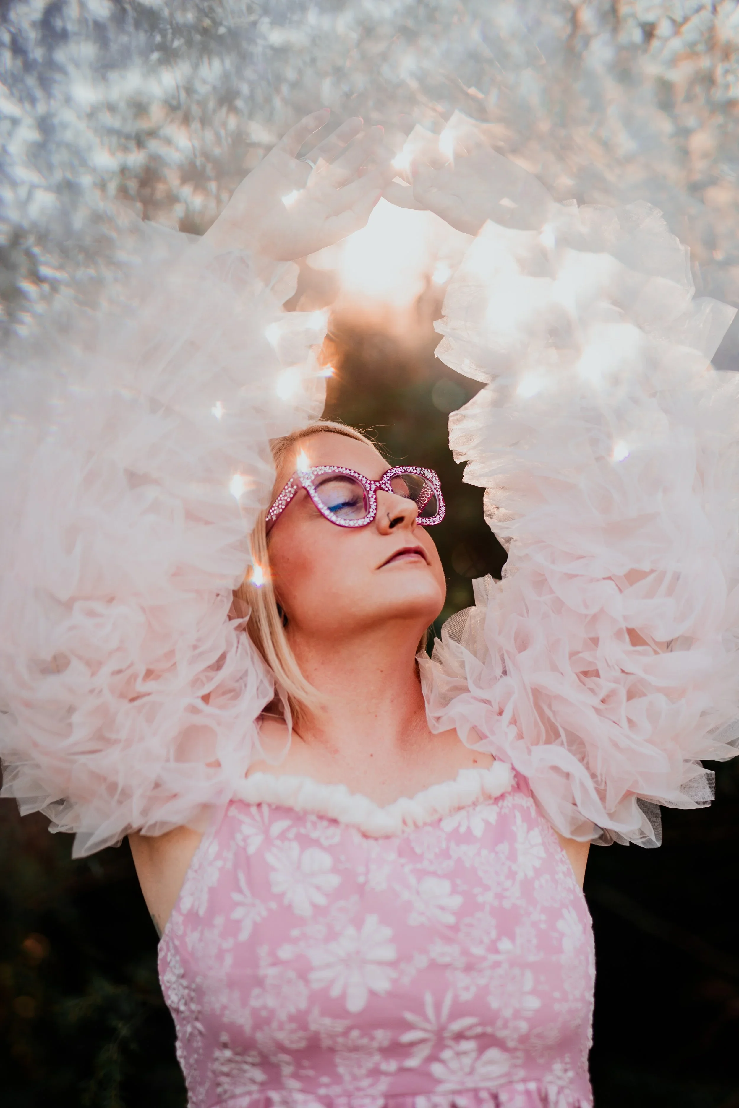 Ruffles+and+Rays+in+a+Glimmer+Daze+(6+of+81).webp