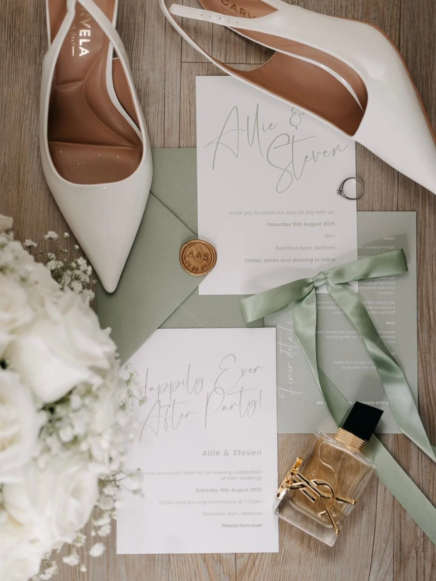 Have you got everything you need for your details photo? 🤍

I highly recommend putting together a box full of what you need so it's all together in one place, it makes it so much easier for your photographer to get those all important details on cam