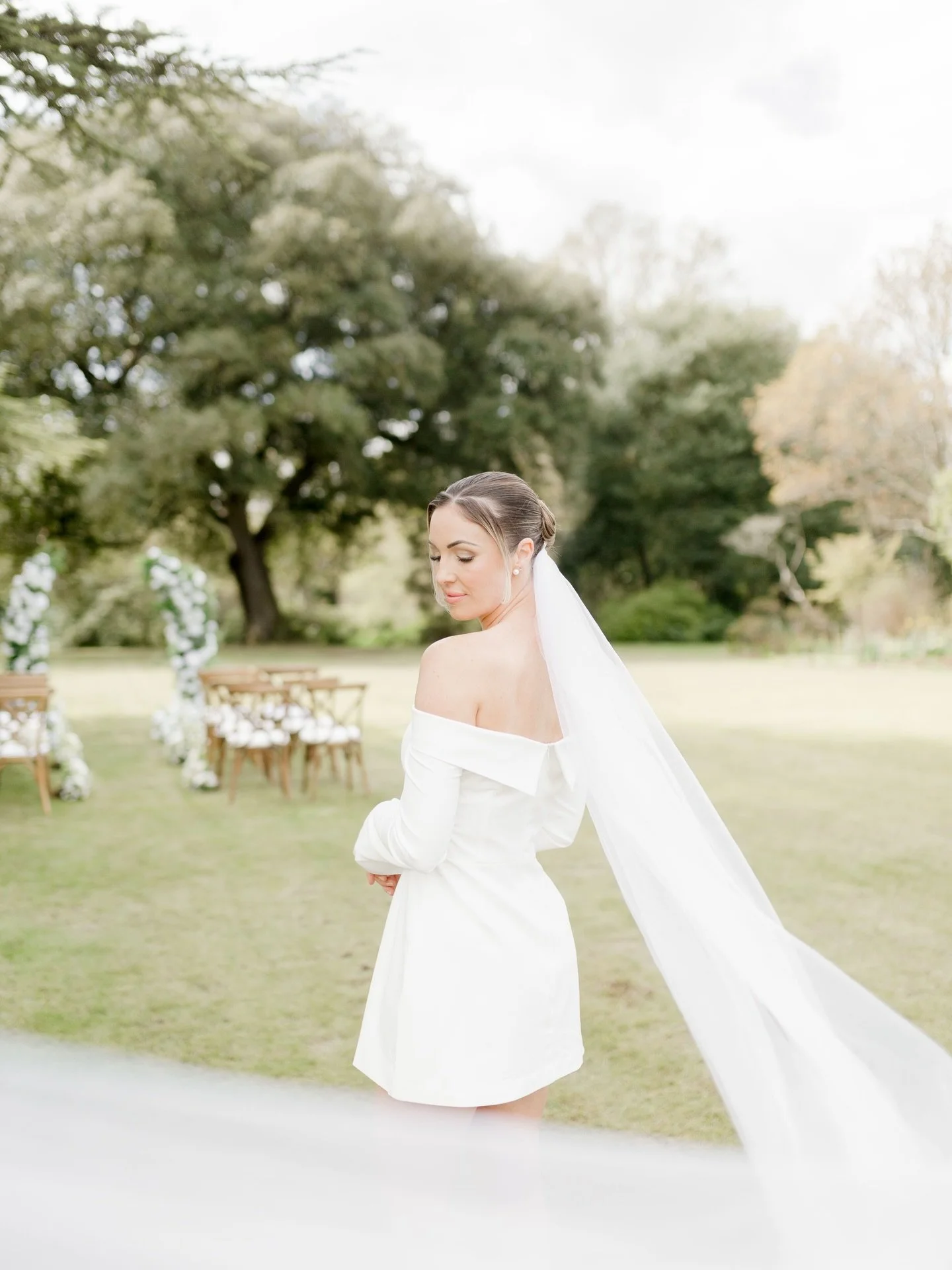 THE most stunning styled shoot from earlier on in the season. I absolutely adore the colours, the lighting, everything about this shoot is basically the vibe I would go for if I was planning my wedding again (take me back 4 years and make it blue) 🤣