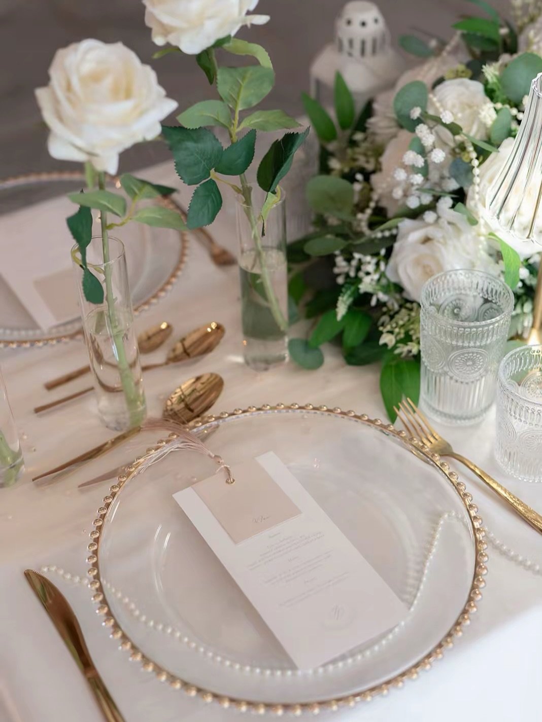Thee most stunning shoot with an unbelievable team. These photos are everything. Is this your vibe? It's absolutely mine 🤍✨ 

Venue- @flowerfieldbarn 
Photography &amp; shoot organiser- @lee_ewa_photography 
Florist- @floralsforeveruk 
Models - @eri