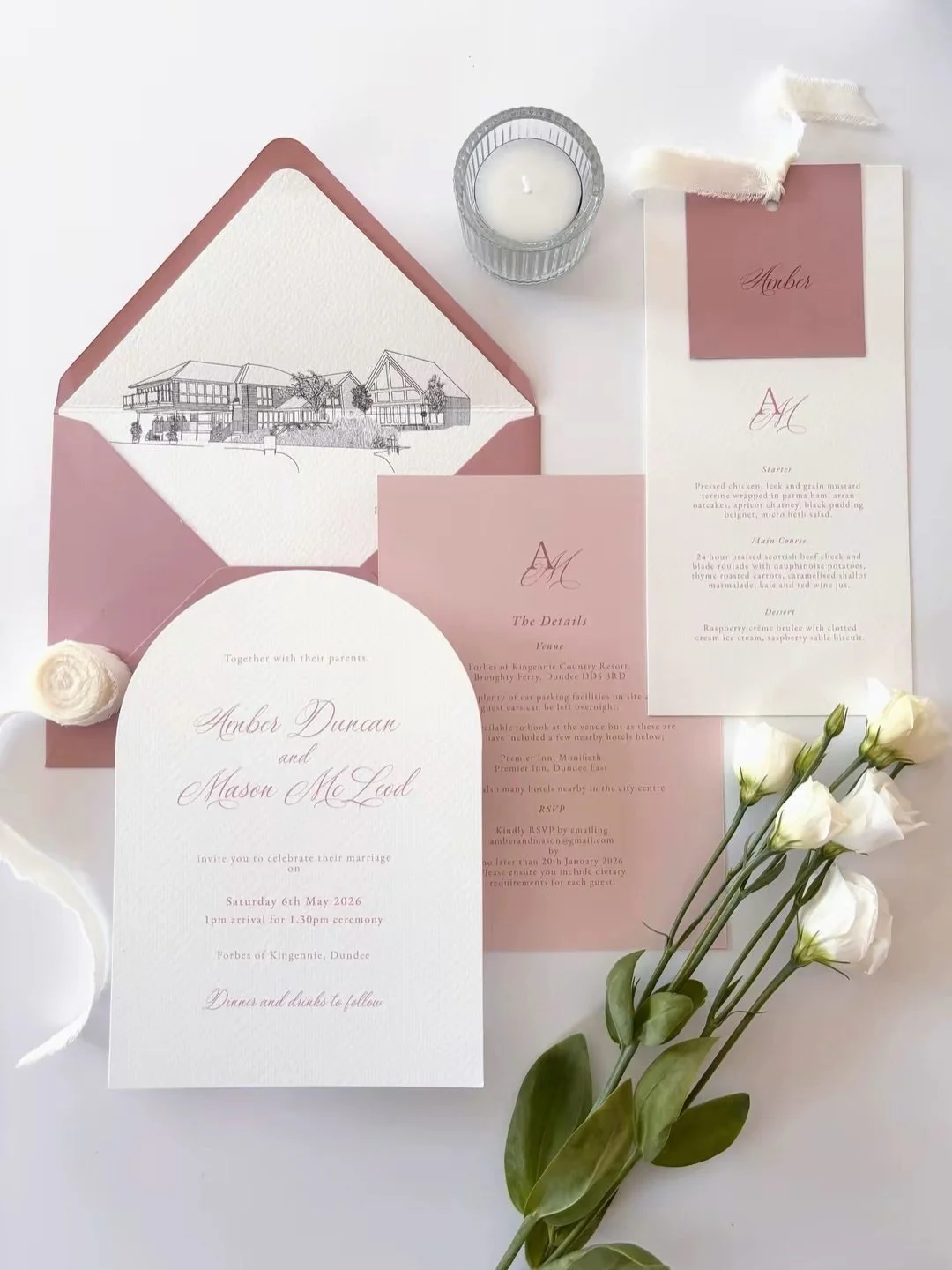An envelope liner is a beautiful finishing touch and a great way to enhance your invitation suite.

It's the kind of detail that elevates your design, bringing the whole suite together and making your guests feel like they're opening something specia