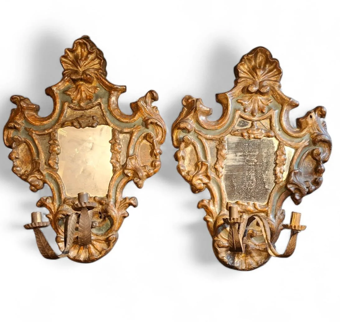 Coppia di appliques in legno e cartapesta