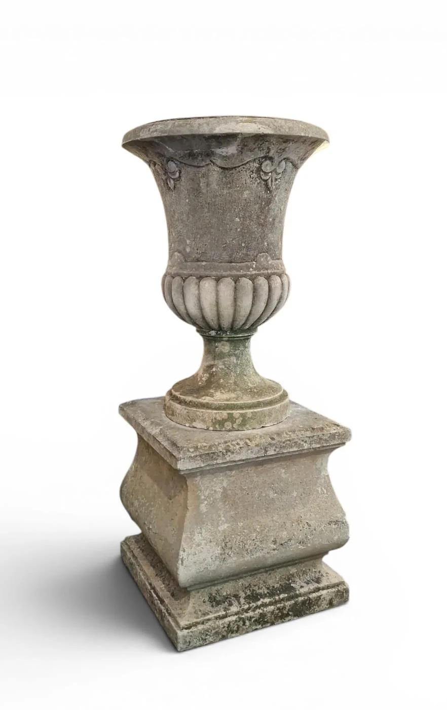 Vaso con basamento in pietra di Vicenza