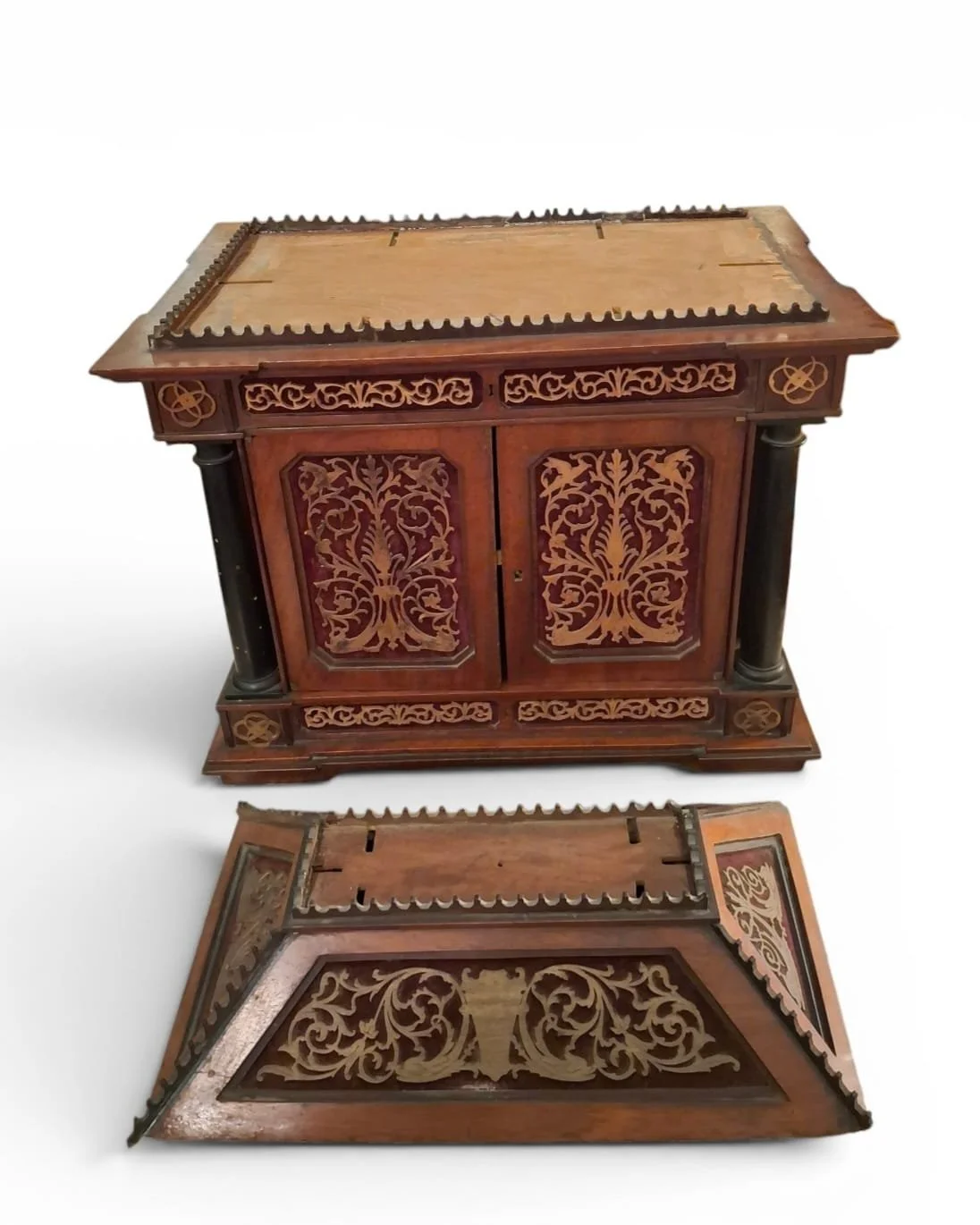 old-paintings-online-monetiere-in-legno-traforato-1.jpg
