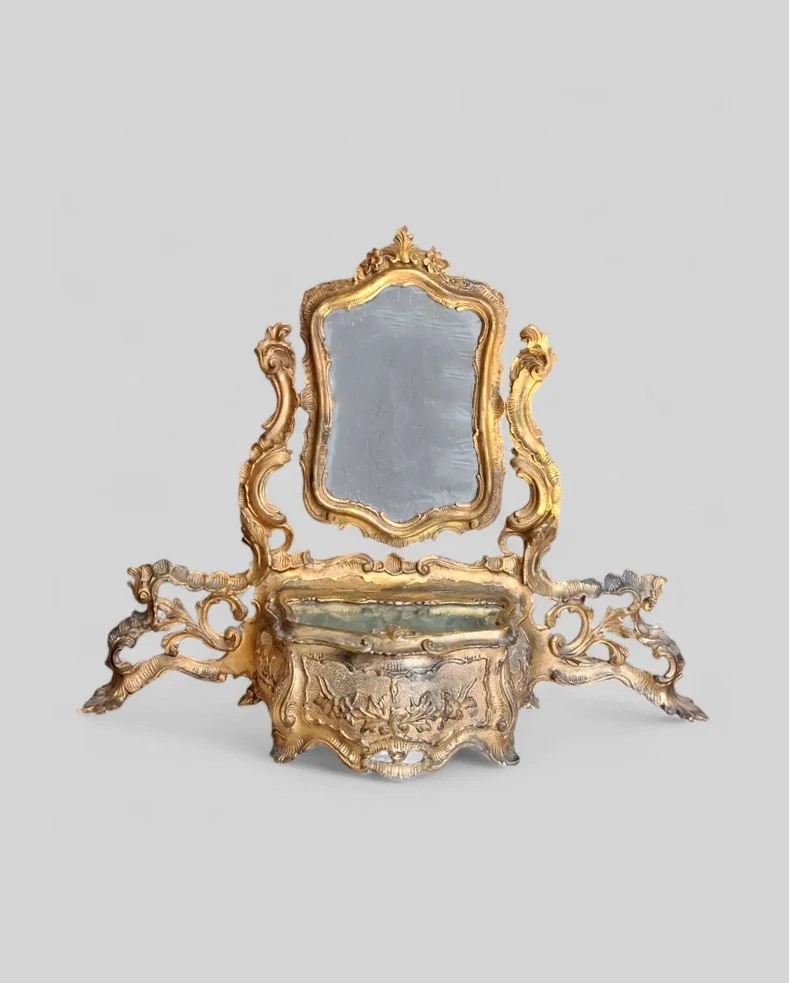 Piccolo specchio da toeletta