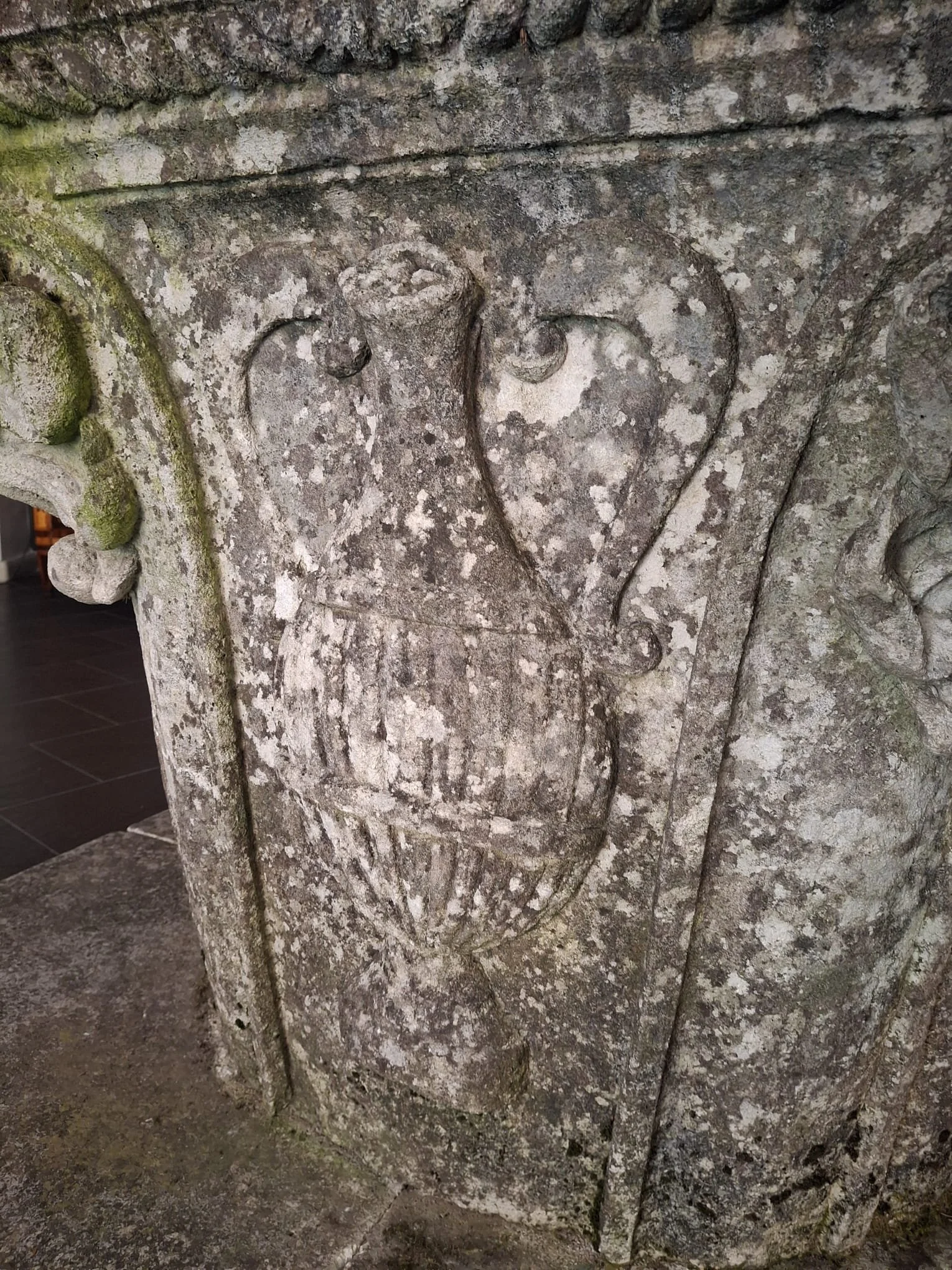 old-paintings-online-pozzo-in-pietra-di-vicenza.jpg