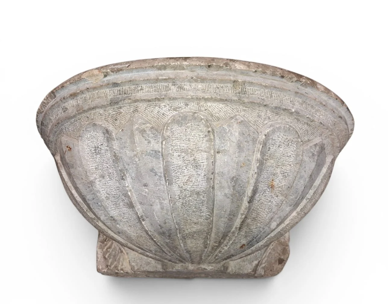Acquasantiera lombarda bacellata