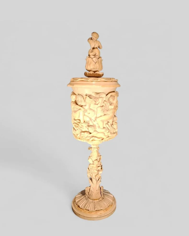 Grande calice con coperchio in avorio