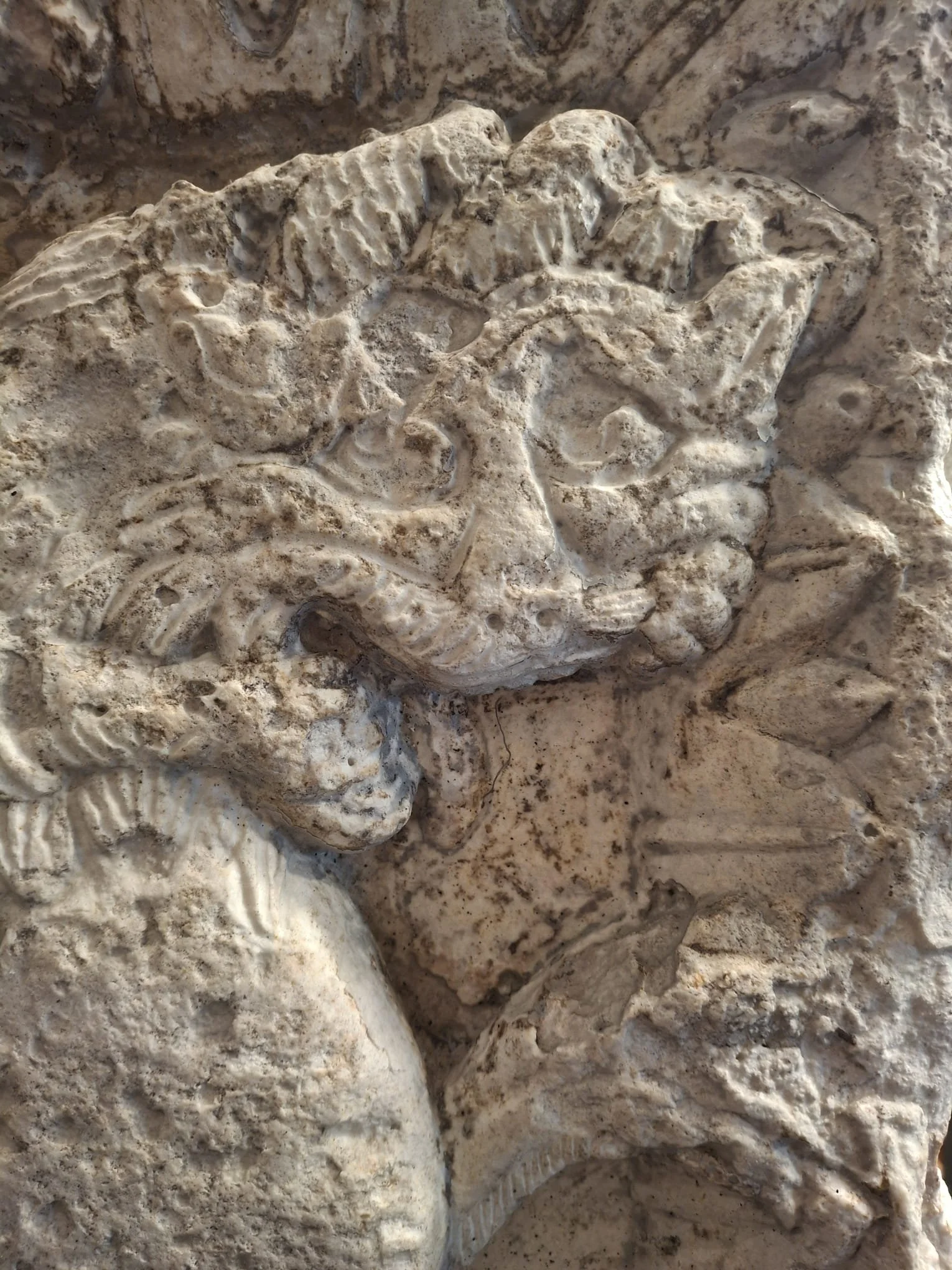 old-paintings-online-bassorilievo-medievale-arpia-sul-leone.jpg