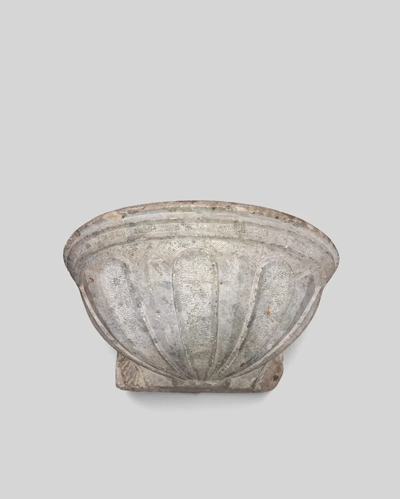 Acquasantiera lombarda bacellata
