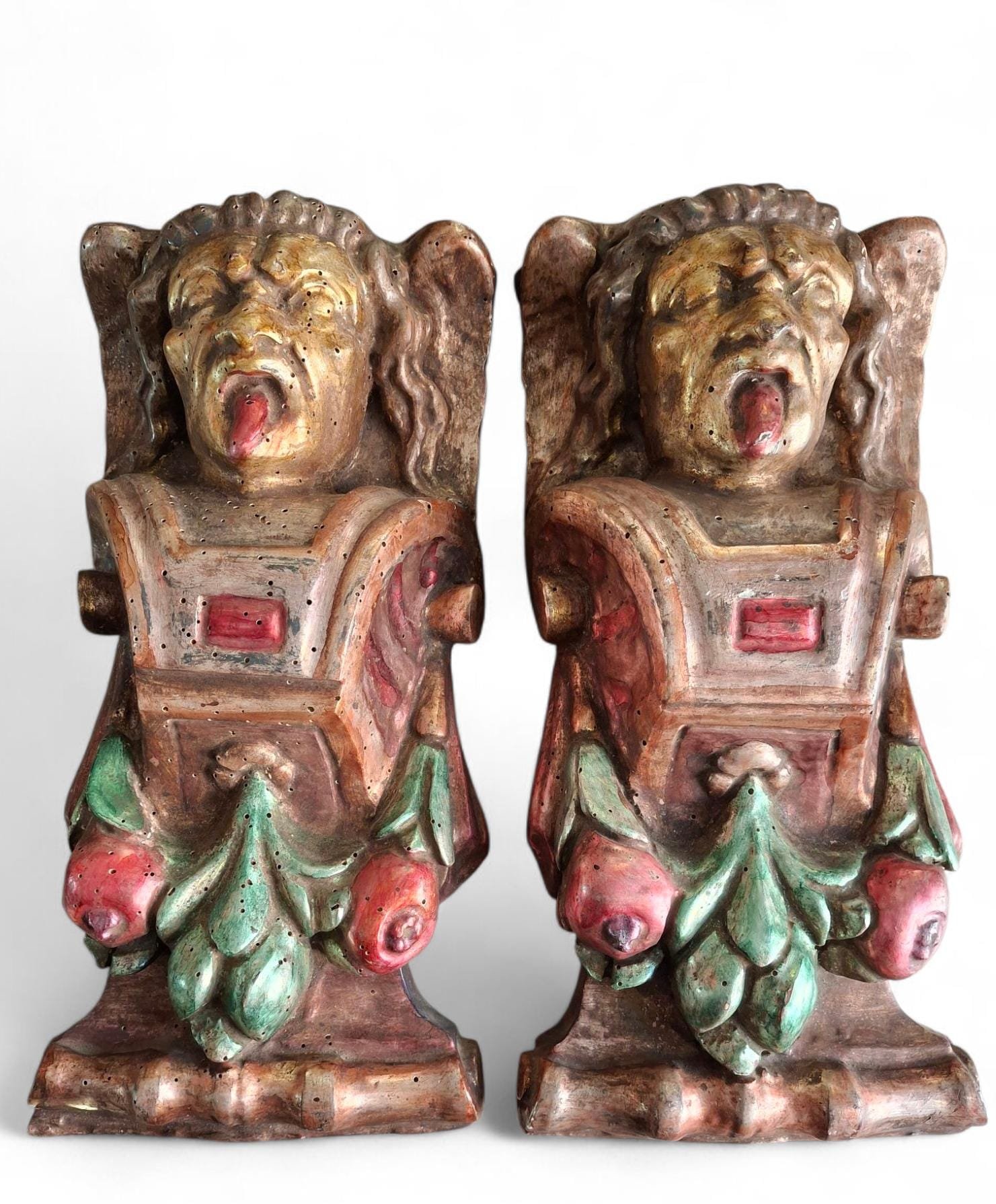 Coppia di sculture a lesena in legno