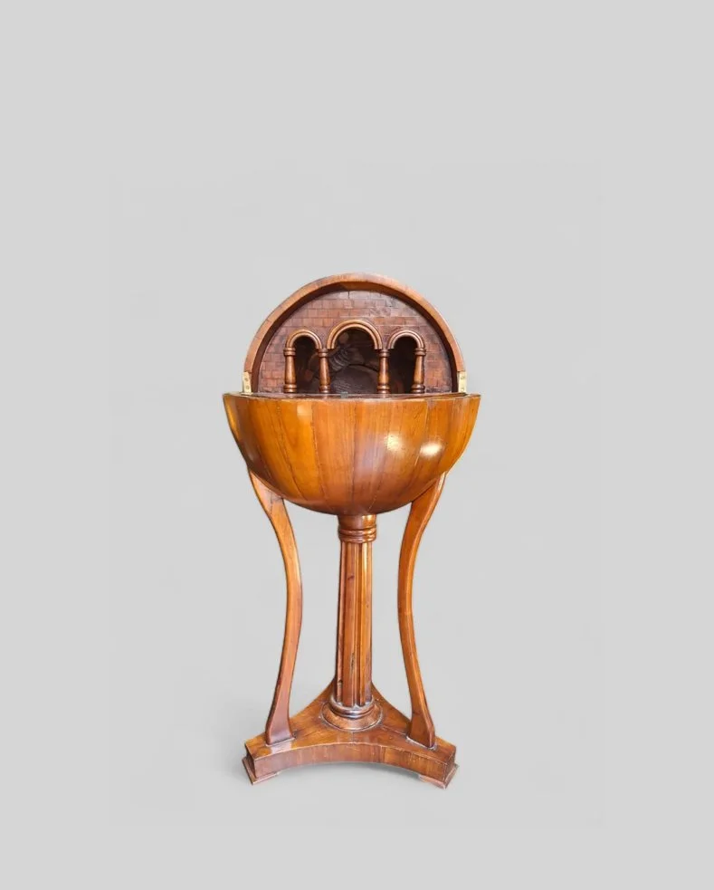 Tavolo da lavoro a forma di globo