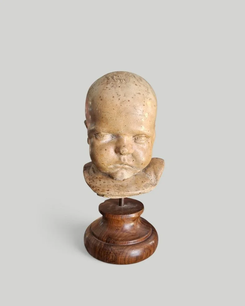Testa di bambino in terracotta