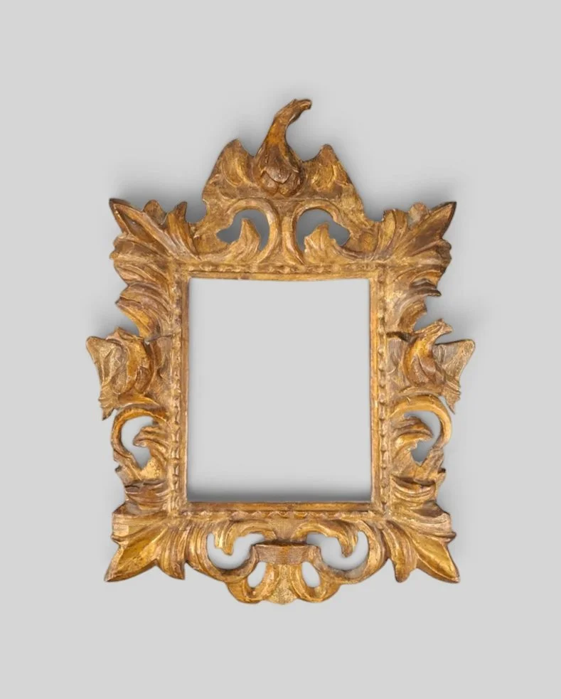 Cornice in legno dorato del XVIII secolo