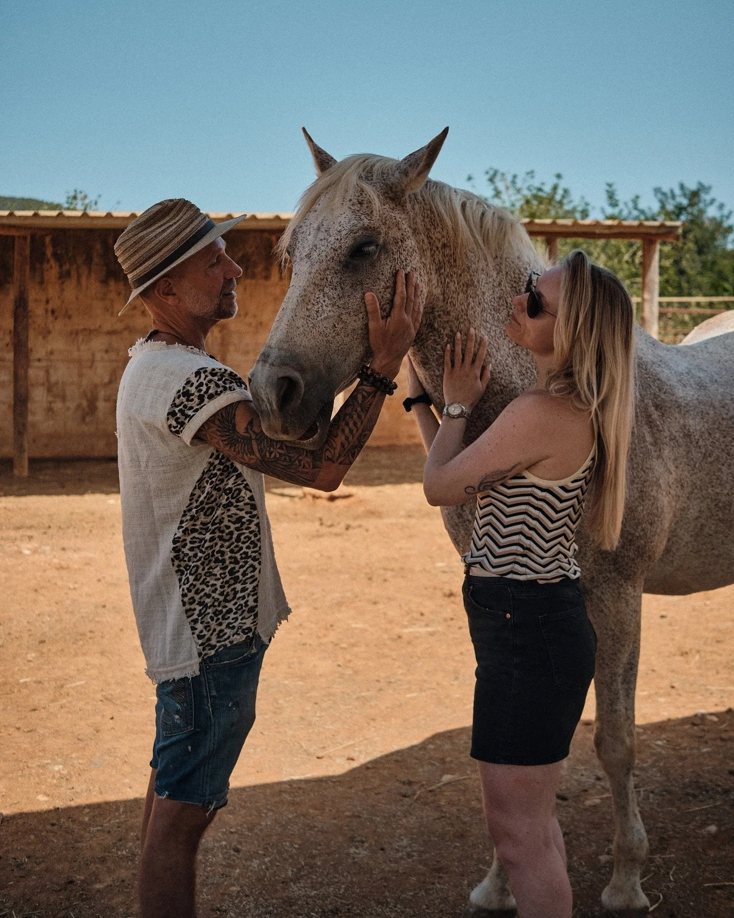 💞💍 Last week, I had the privilege of guiding a heartwarming session with a couple preparing for their wedding on Ibiza. 

With their big day just around the corner, they wanted to set meaningful intentions for their married life ahead. 

As they st