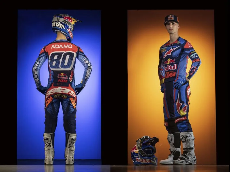 732999_03_Red Bull KTM_MXGP_Adamo_Team Shoot_2026 _1_Photo_Red Bull KTM Factory Racing AT.jpg