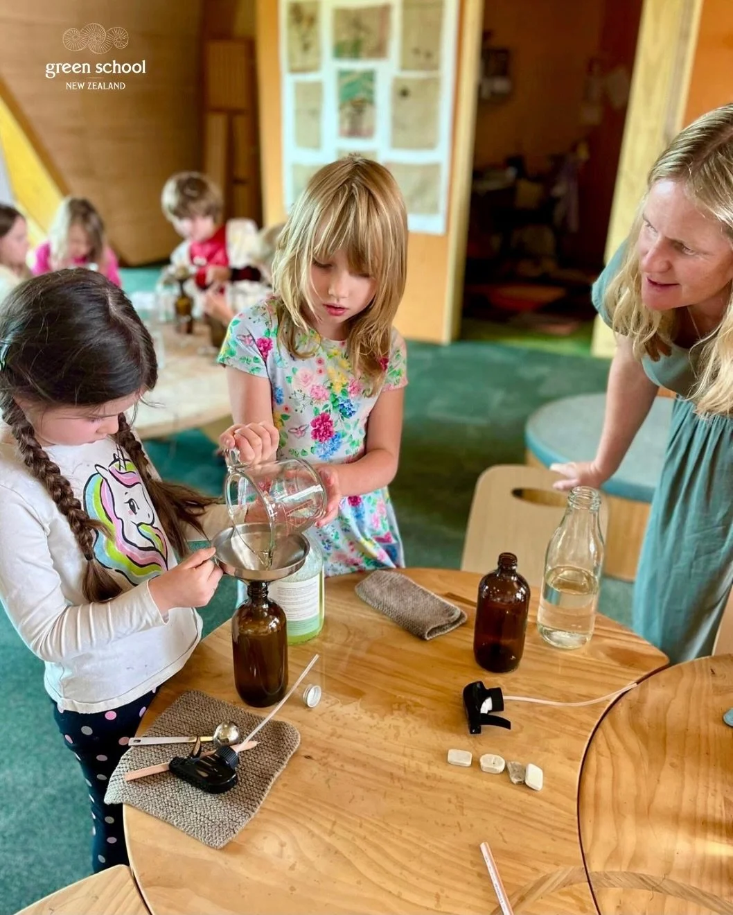 Every week our learners look forward to&nbsp;Auahatia, our project-based learning programme focused on hands-on, practical exploration and play.
This week we all had a go at sewing 🧵 and were excited to welcome @yourhomenaturallynz , who shared insi