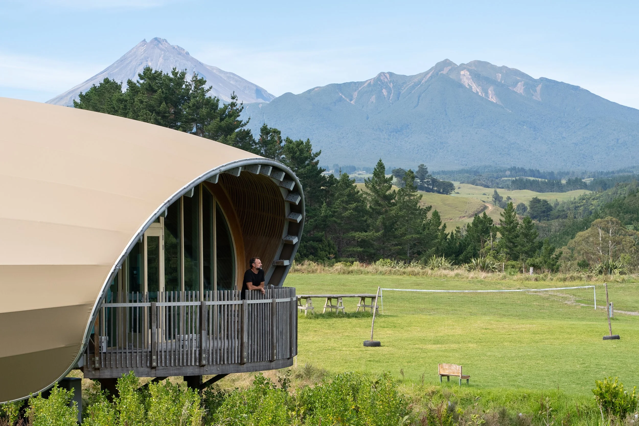 Waka Tuhuno with Glenn and ranges_HighRes-2022.jpg