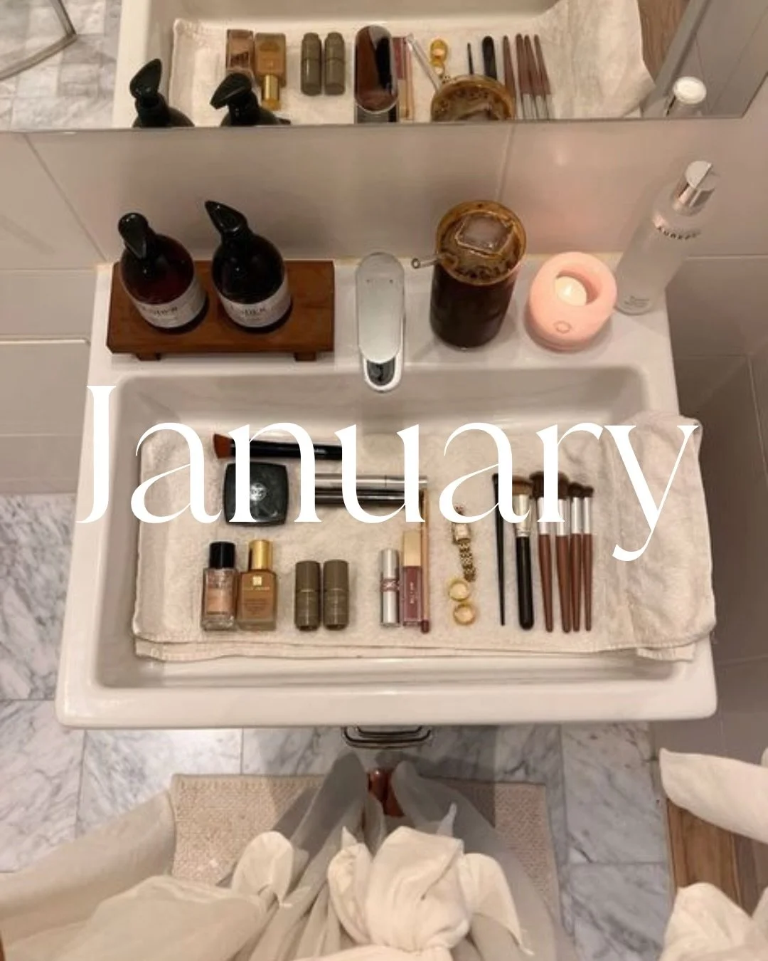 Every year we try to keep it simple, but our routine changes from month to month. How does your bathroom sink change throughout the year? 😂🤷🏻&zwj;♀️

&bull;
&bull;
&bull;
&bull;
&bull;
&bull;
&bull;
&bull;
&bull;
&bull;
&bull;
&bull;
#beauty #star
