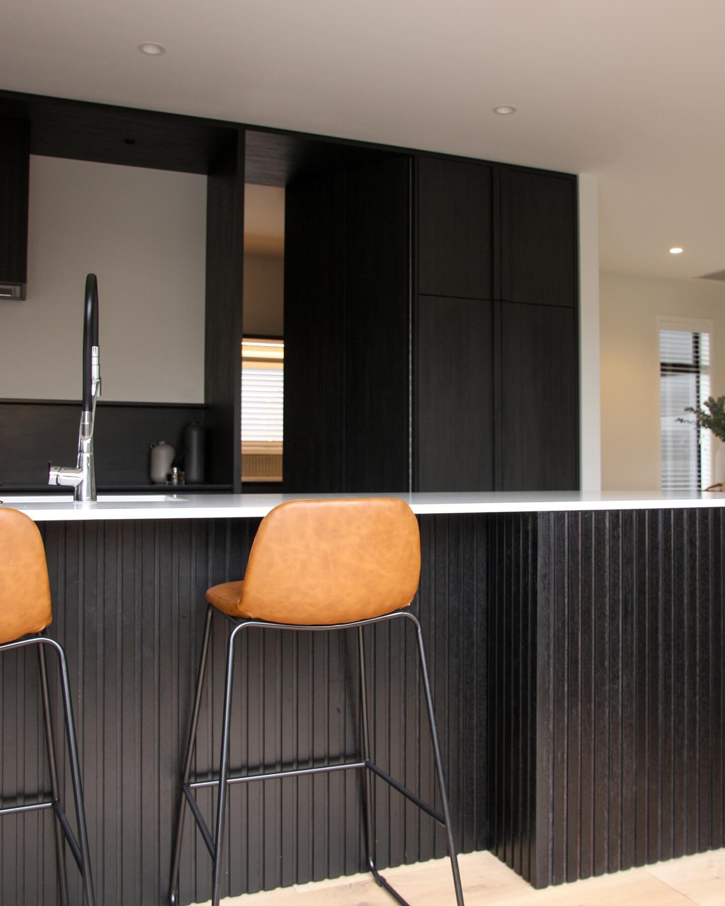 Our Esther Mews Project is live on our website | 📸

www.ryanskitchens.co.nz

#ryanskitchens #kitchendesign #kitchen #design #custom #details #interiordesign #interior #interiorinspo #modern #decor #curves #joinery #battens #stonebenchtop