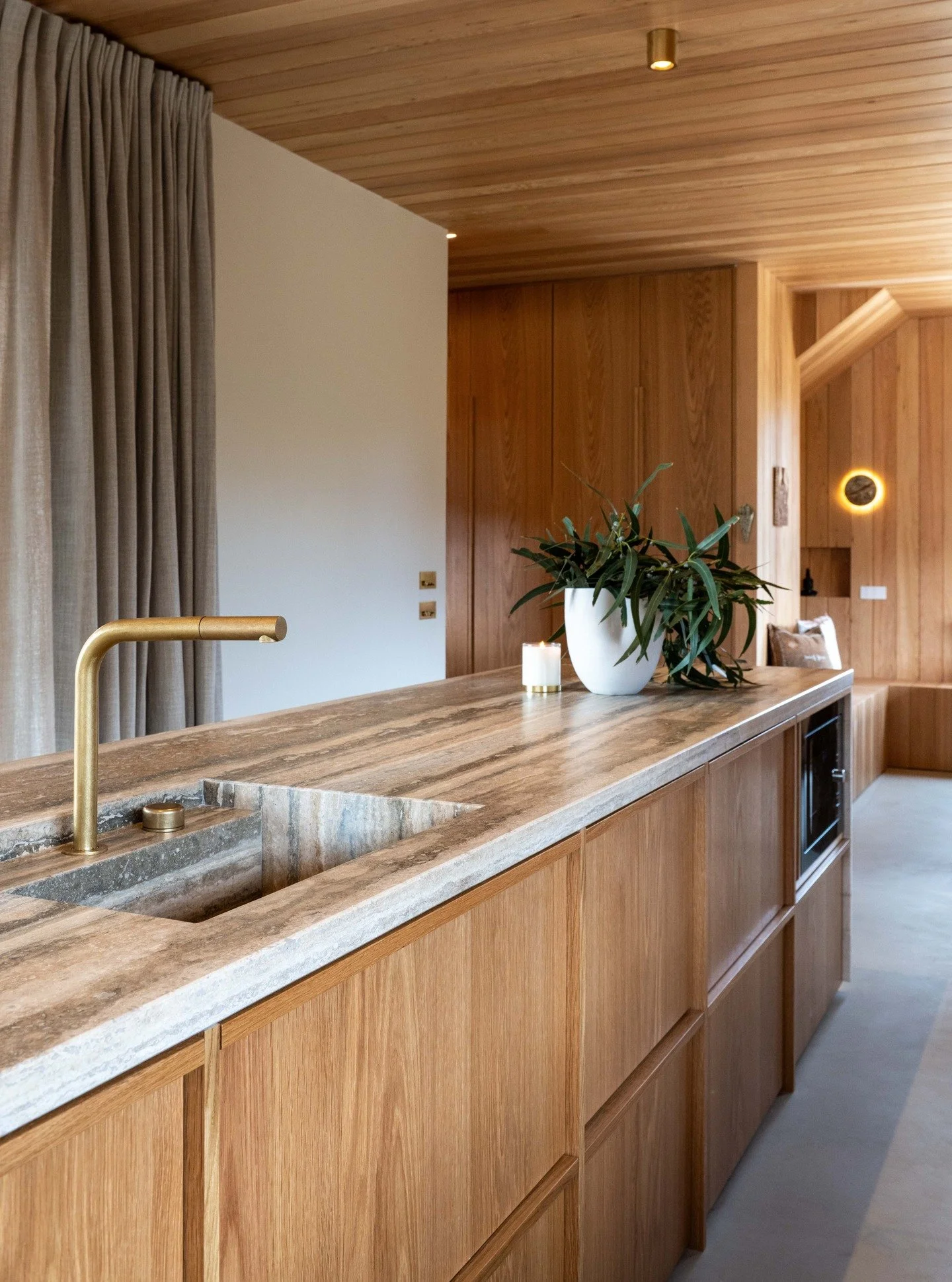 Step inside the award-winning heart of Castle Hill - a kitchen where design, style, and function come together flawlessly 💫

We&rsquo;re thrilled to share some detailed shots of this showstopping space.

From travertine benchtops and reeded glass, t