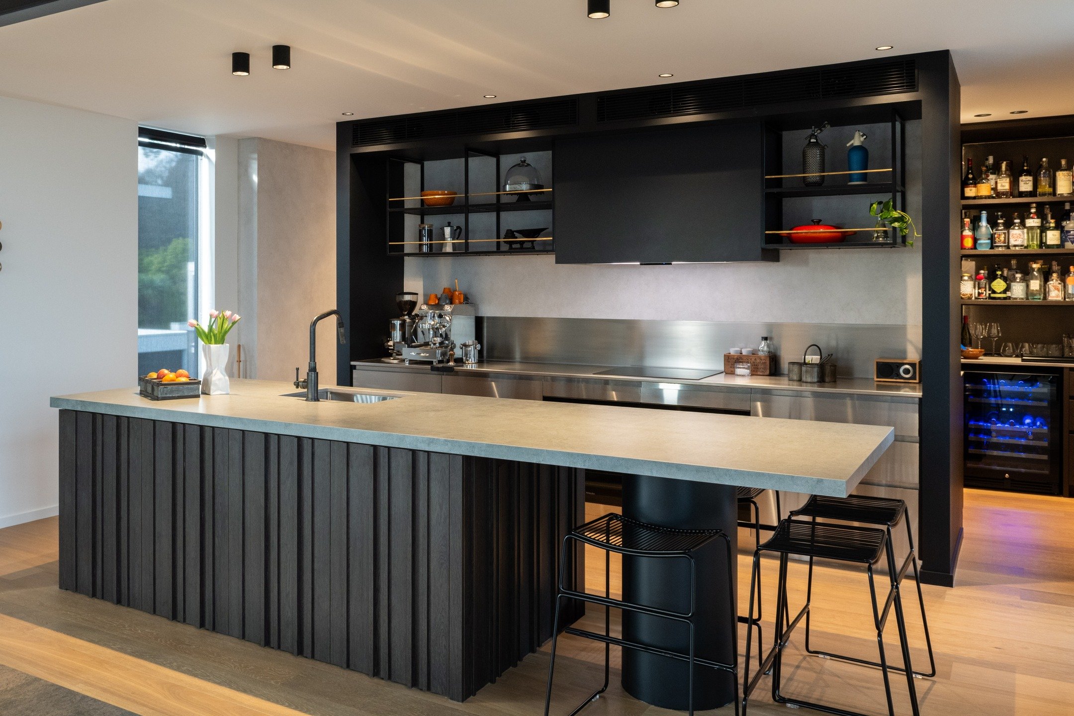 Industrial flair. Modern edge. Welcome to the kitchen of @millbank_project 🖤

Bold yet understated - this kitchen speaks for itself.

Stainless steel, Melteca Boarders Oak, and Dekton Kreta benchtops come together to create a showcase of industrial 