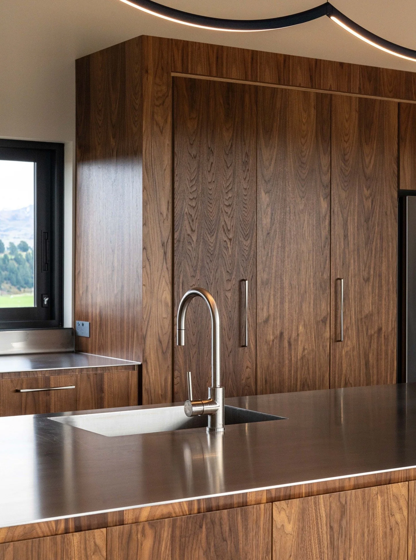 Where walnut warmth meets stainless steel sleekness - welcome to Rockford 🔥

Another award winner, and it&rsquo;s easy to see why. The striking combination of 5mm brushed stainless steel plate and walnut veneer is simply stunning.

Want to see more?