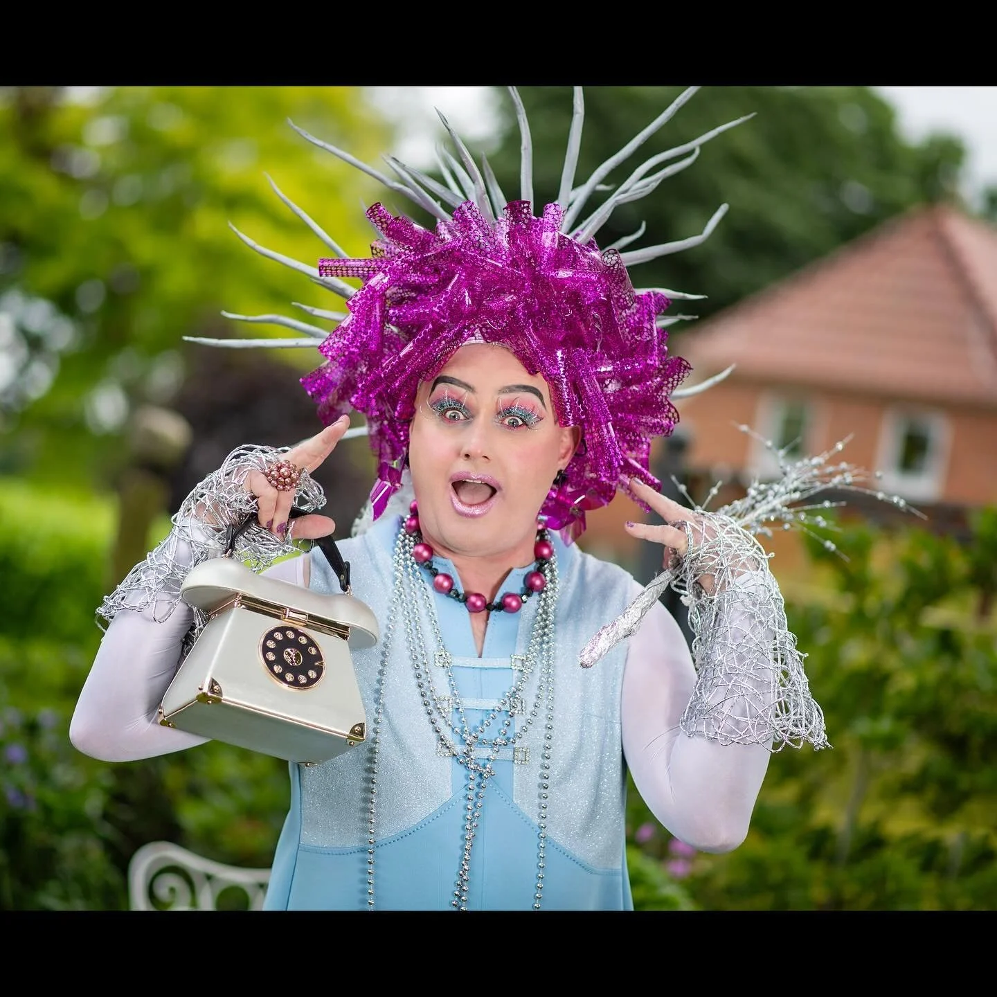 Happy CSD aus dem Fladderland von Malfo und Nika! 

Ich wollte unbedingt zur Demo, aber der Wind und die Gr&auml;serpollen haben mich aus den Puschen gehaun! Fck!

Beim CSD sieht es &auml;hnlich aus, wie &uuml;berall in unserem Land. Es gibt kein