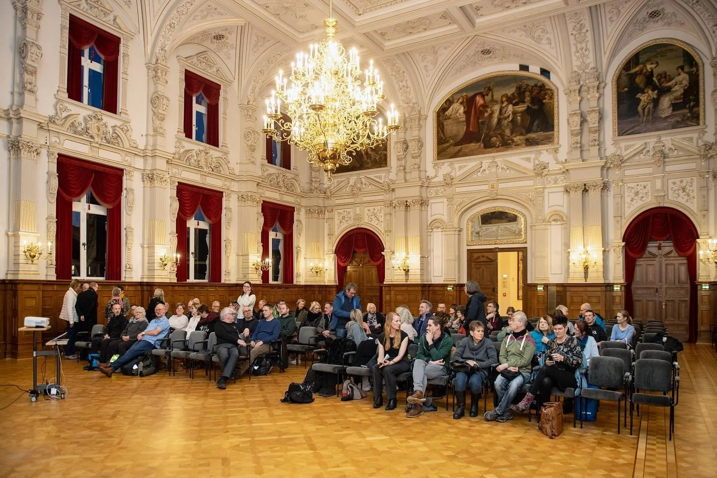 Super Abend gestern beim Spotlight Event der World Press Photo Ausstellung in Oldenburg. Fantastische Location, nette Kollegen, super Publikum. Wenn ihr am Wochenende noch nichts vorhabt, die Ausstellung im Schloss geht noch bis Sonntagabend. 
Sch&o