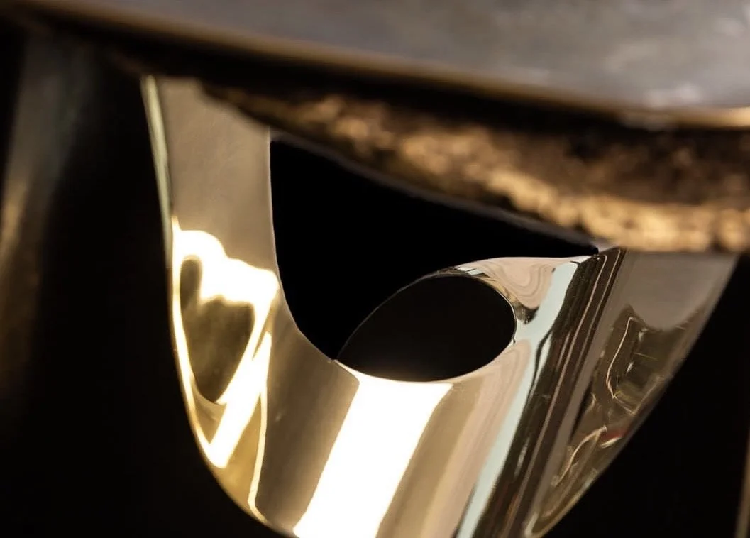 l'Offerande  // high gloss polished brass detail