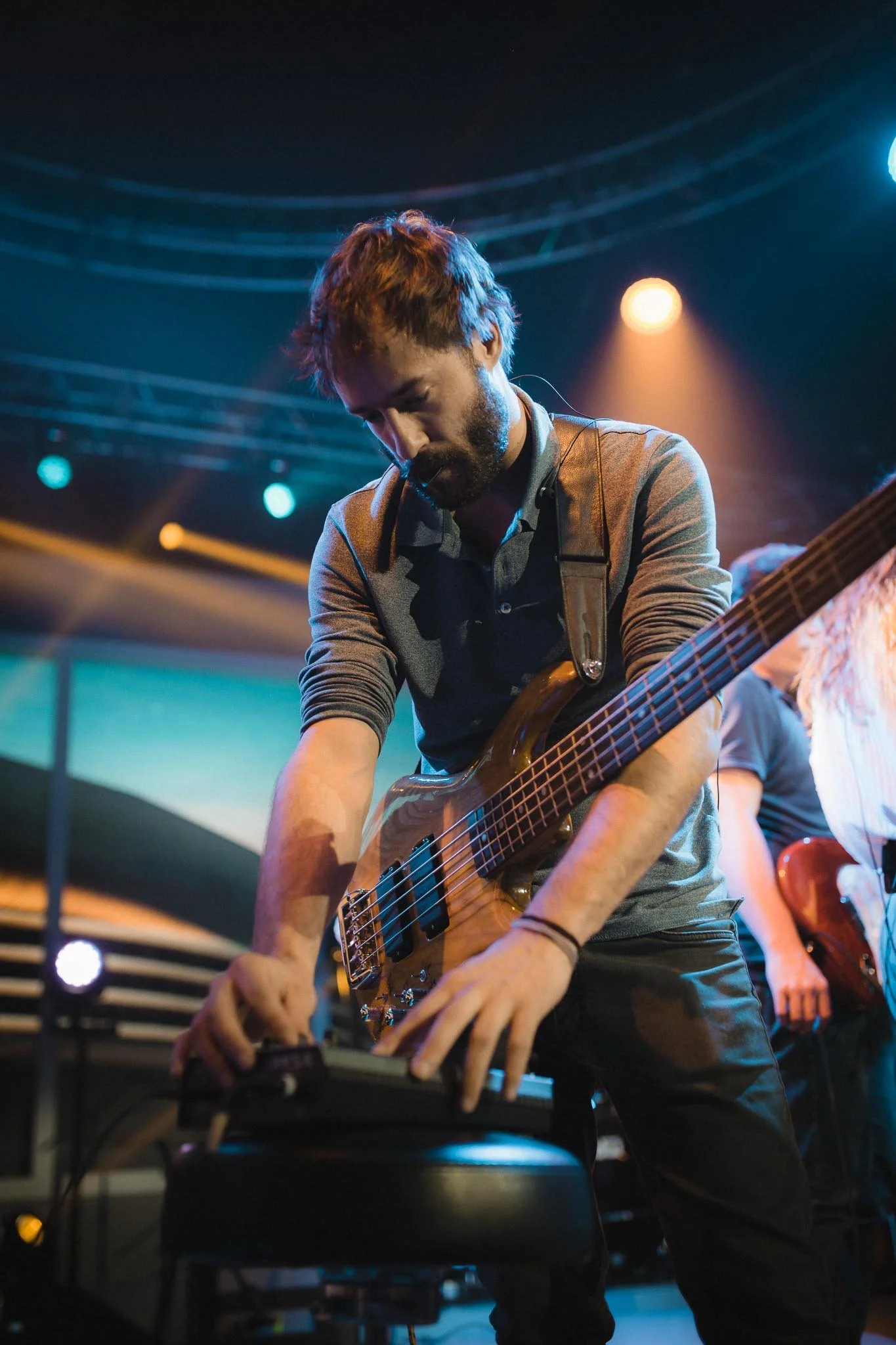 Antonio Garamendi interpretando "Egos" junto a Belize y Amaia para el concierto 'Amaia, Alfred y Amigos'. Madrid, 26 de abril de 2018. SANTI G. BARROS.