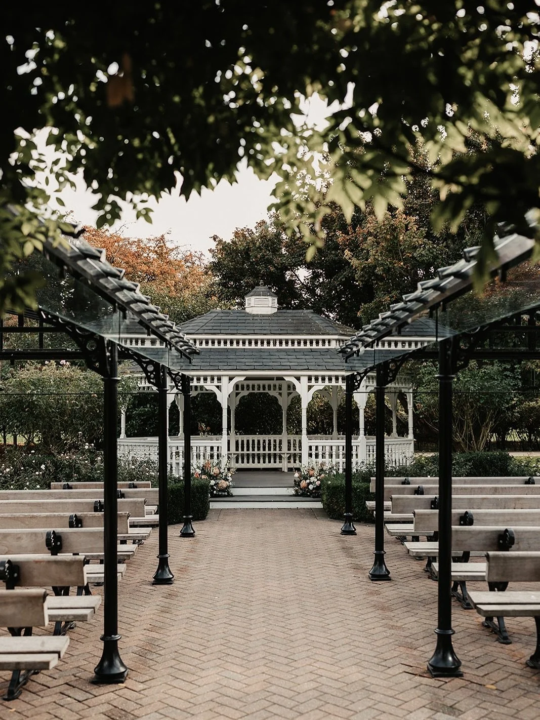 Your Wedding Venue Checklist
✔️ Sensational in every season
✔️ Picture perfect photo spaces 
✔️ Concierge-level care
✔️ Dining that delights, rave reviews
✔️ Elevated planning & support, thoughtfully delivered 
✔️ Distinctive barn & garden c