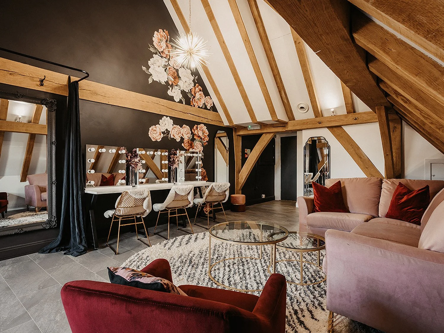 the old kent barn's main dressing room static image