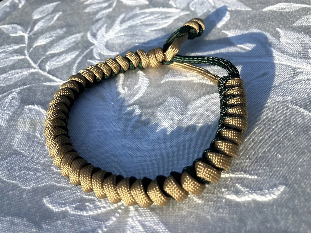 Snake Knot in Kelly Green & Tan Drawstring Style Closure