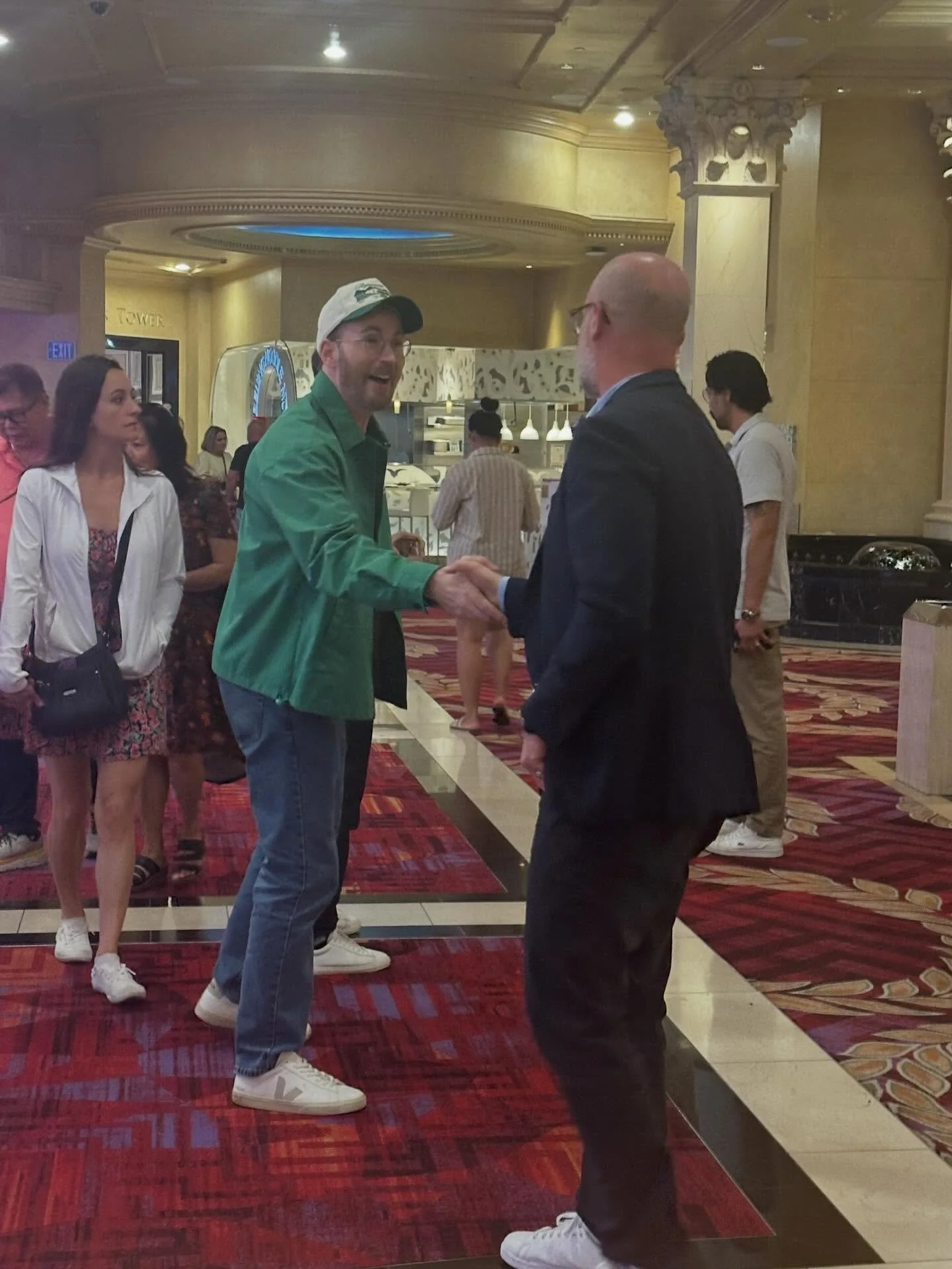 Of course #CaptainAmerica is excited to see Brandon! 🤩

#ChrisEvans