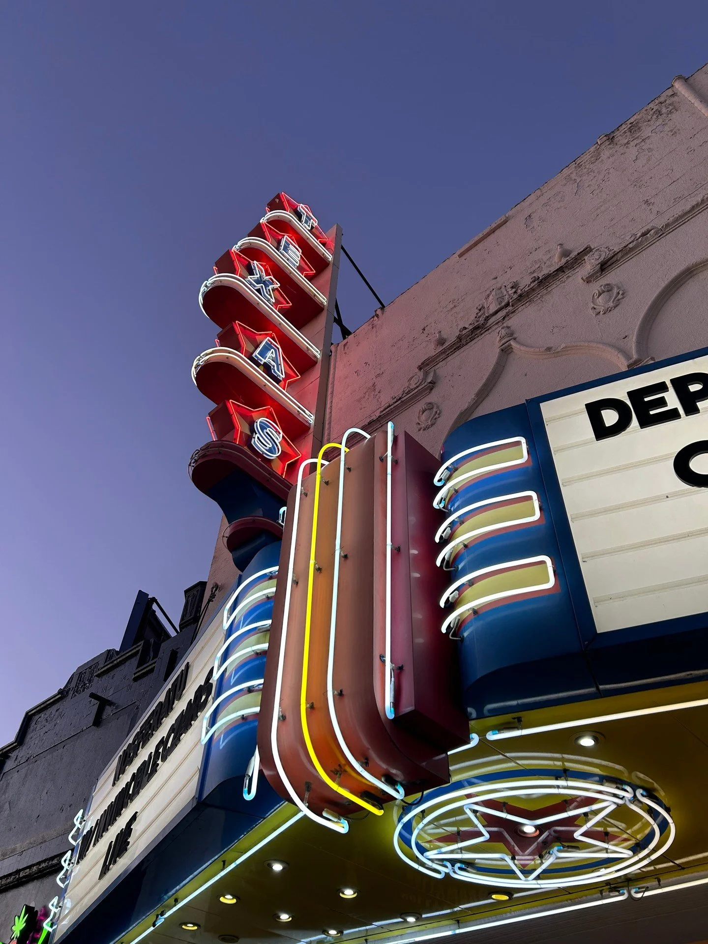 Last Halloween, we visited the Texas Theatre in Dallas to film our Faces of Exhibition shoot with Barak Epstein, operator of the historic venue, during an incredible event: Joe Bob Briggs's Halloween Spooktacular - a dusk-til-dawn marathon of classic