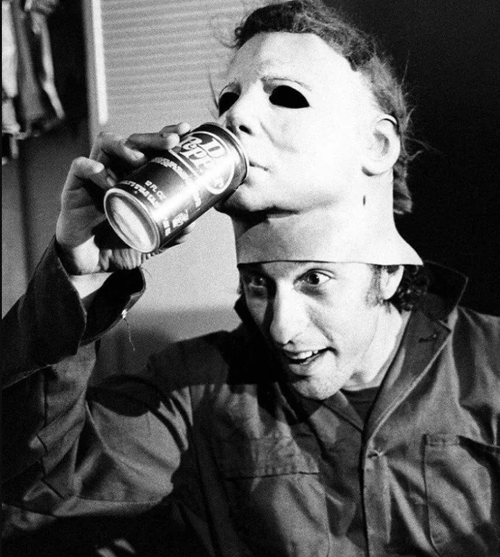 Happy 79th birthday to the man behind the mask, Nick Castle, who shocked audiences with his portrayal of Michael Myers's in 1978's spooky season classic #Halloween! 🎃🔪 Here he is in one of our favorite behind-the-scenes photos of all time, enjoying