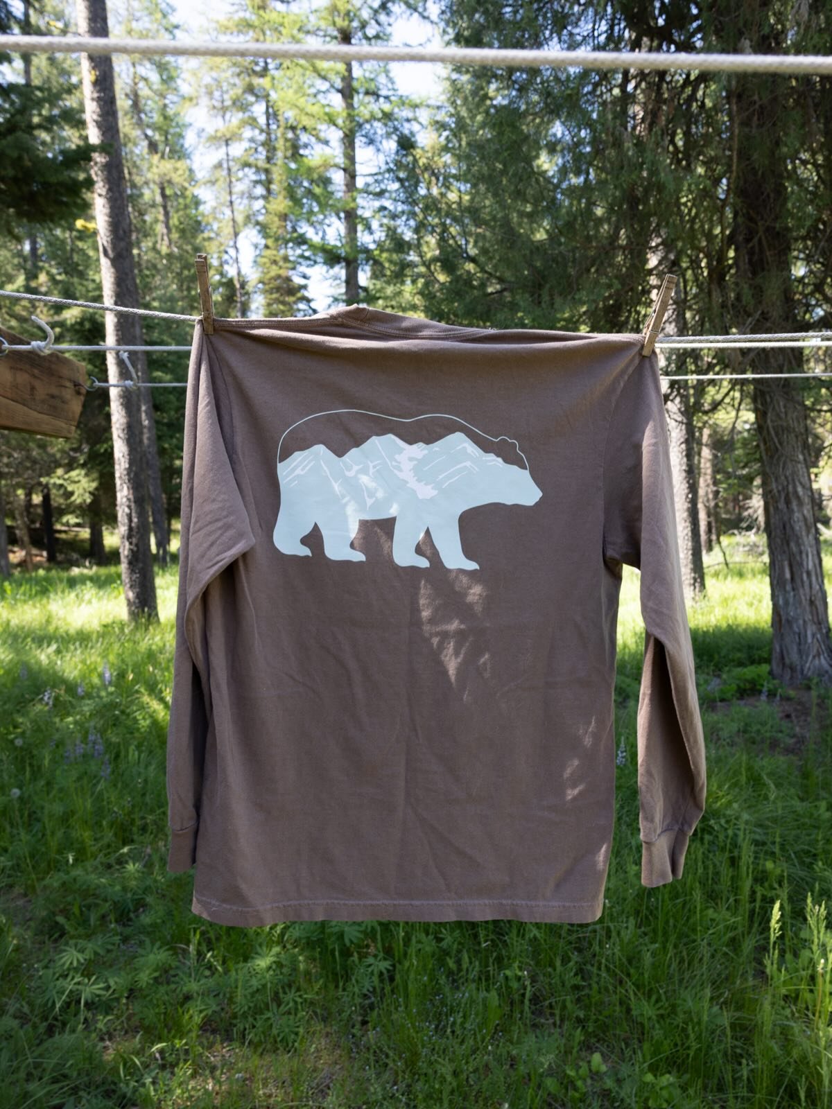 NEW in the shop to support our ongoing human-bear coexistence efforts: Swan Valley Bear Resources short sleeve and long sleeve tees!
 
Printed on @comfort_colors garment-dyed cotton unisex shirts. Logo design by @jessy.l.s 

Get &lsquo;em in our onli