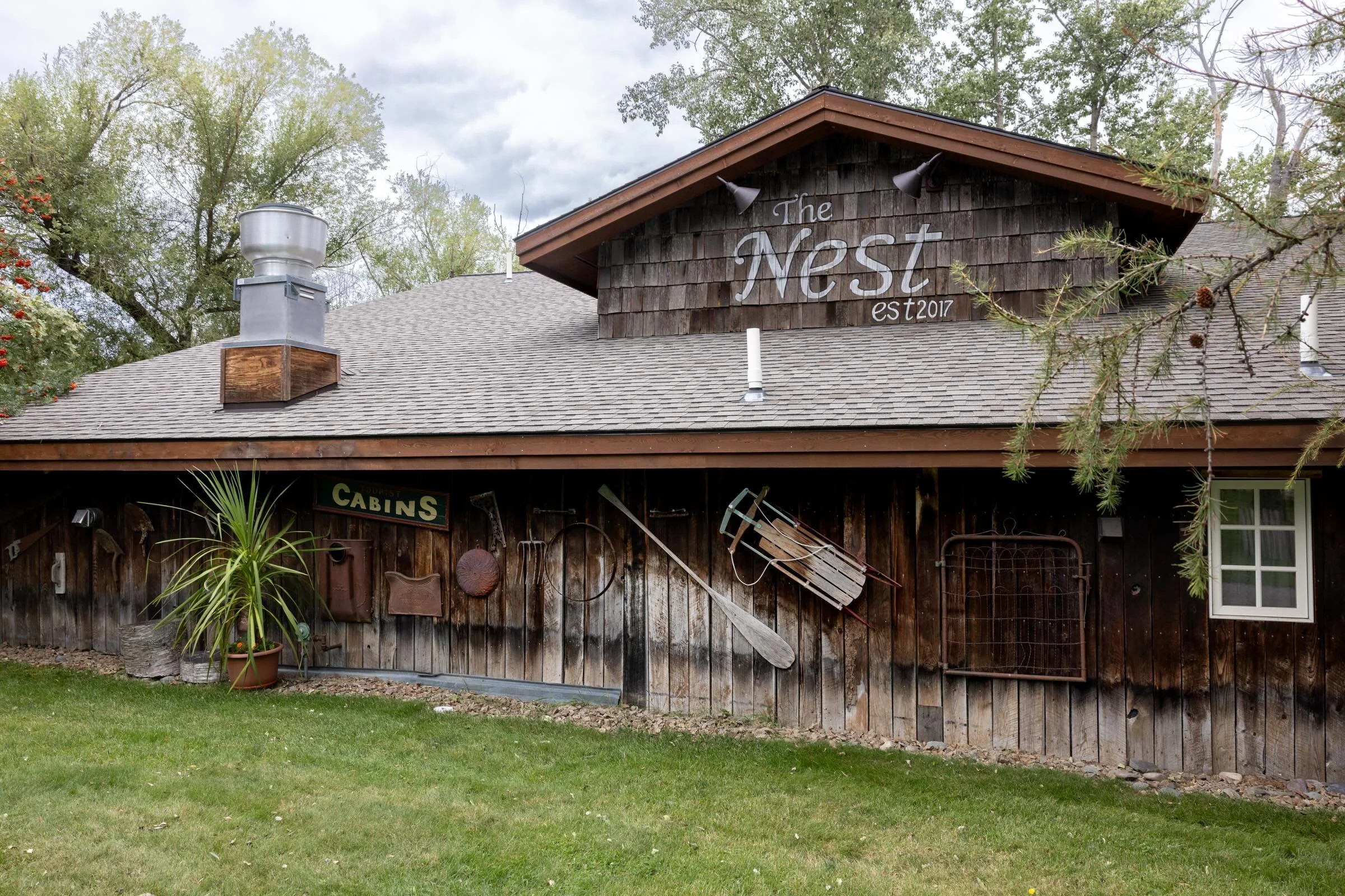 Have you secured your soir&eacute;e tickets yet?

Our 7th-annual Summer Soir&eacute;e in the Swan is on August 16th back at @thenestonswanriver ! 

@whistlingandydistilling is providing a signature cocktail, Kopper Kitchen is serving delicious small 