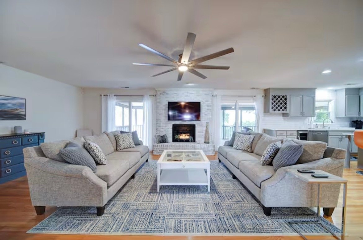 MainLivingRoom1.jpeg